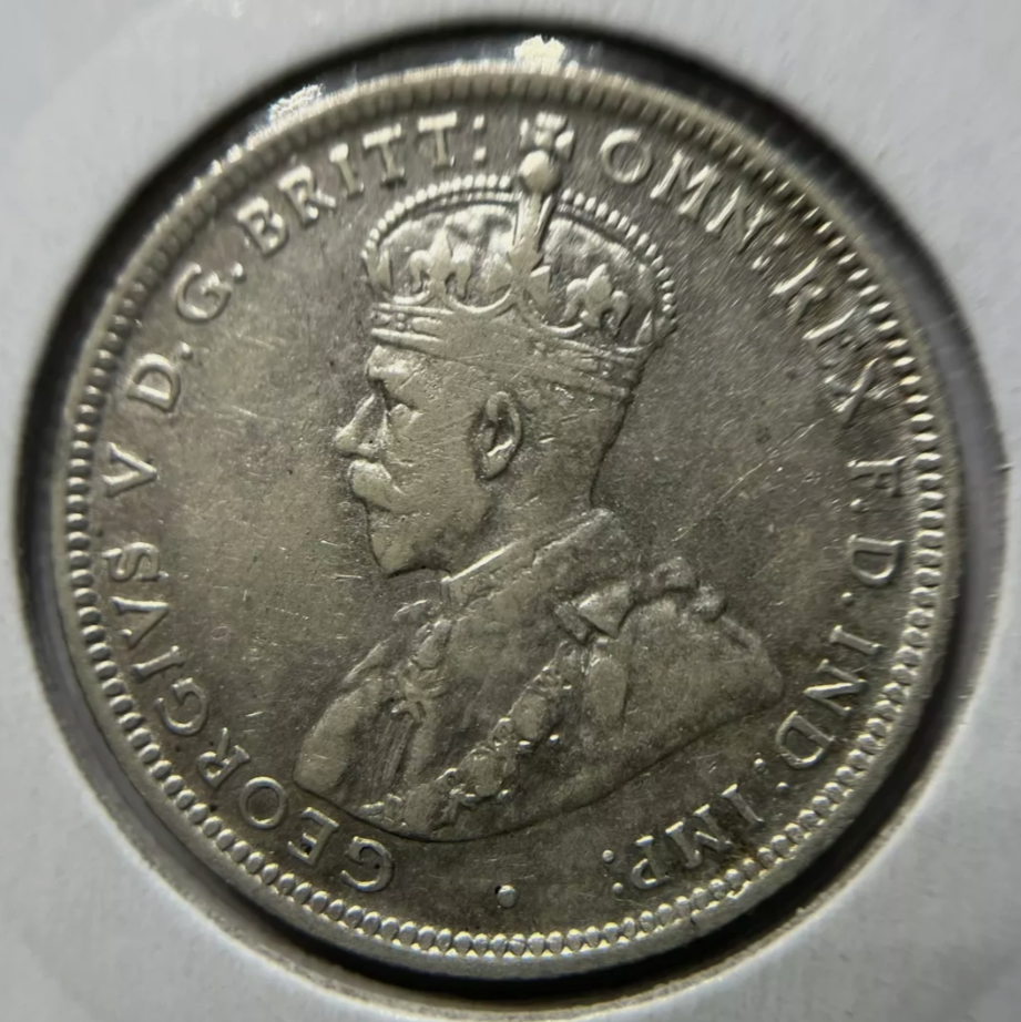 1915 Shilling Coin - good Fine